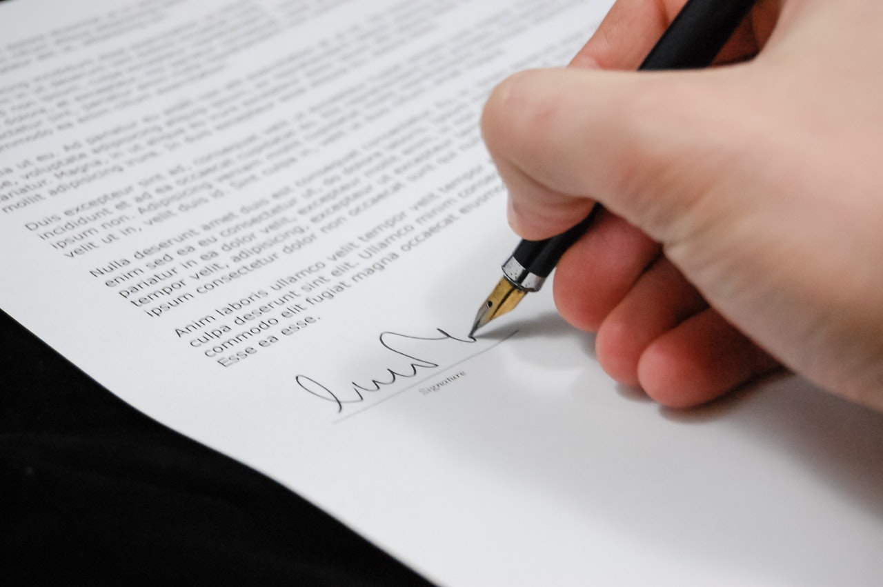 Podpisywanie umowy lombardowej