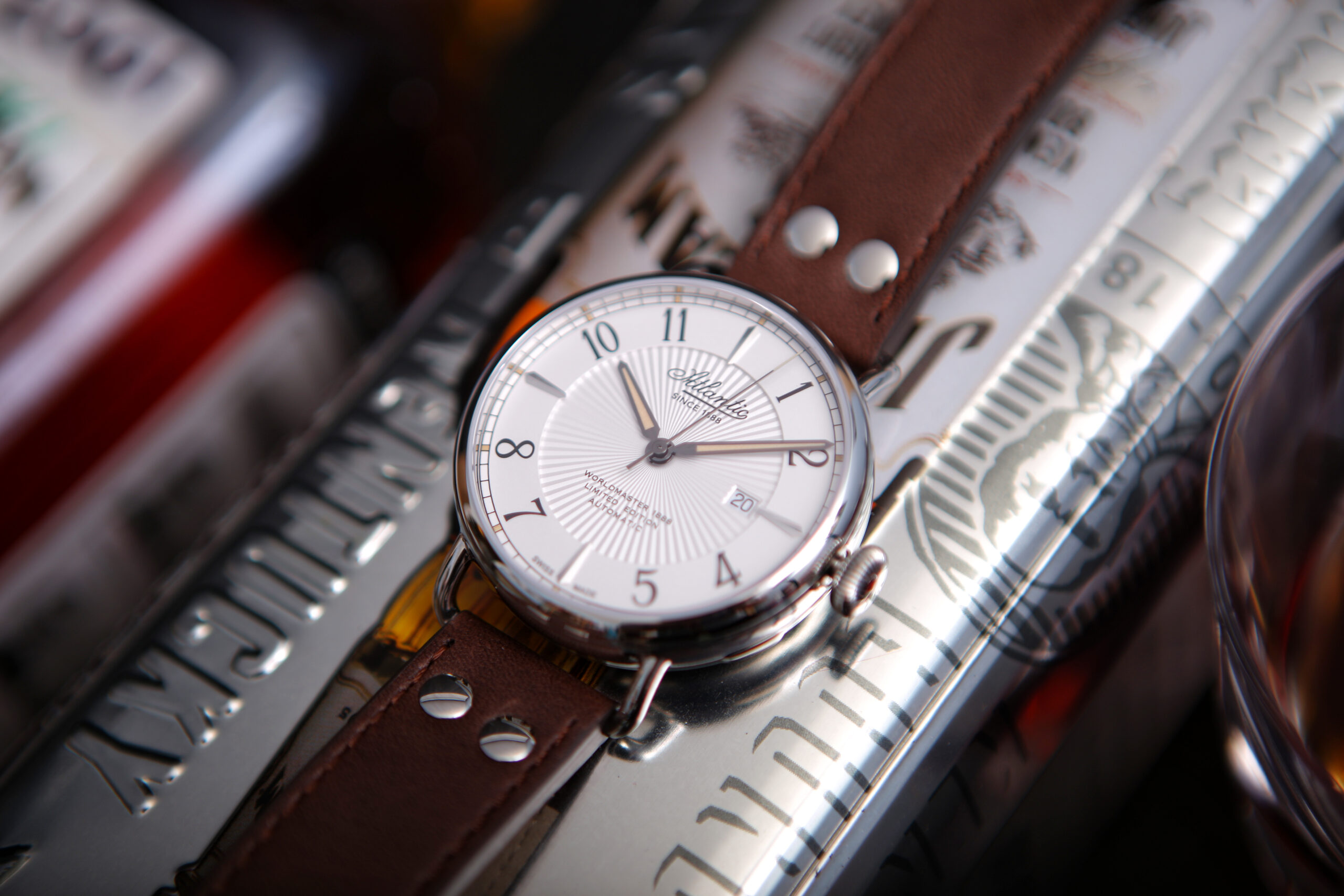 Elegancki brązowy zegarek