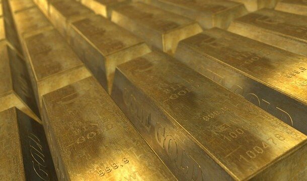 Kilka sztabek złota inwestycyjnego